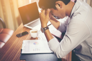 9 Sinais De Que Você Está Detonando Sua Vida Financeira 9 Sinais De Que Você Está Detonando Sua Vida Financeira 300x200 - 9 Sinais De Que Você Está Detonando Sua Vida Financeira